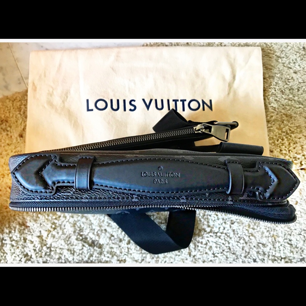 Louis Vuitton Bumbag - Picture 4 of 6